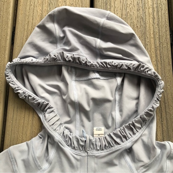 Lululemon Light Grayish Blue Featherweight Hooded 1/4 Zip Long Sleeve Cover Sz 4 - Picture 3 of 9